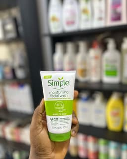 SIMPLE MOISTURISING FACIAL WASH